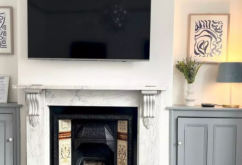 Spacious Home Near Seafront & Train Station 5 Bed Sleeps 10  Central Penzance