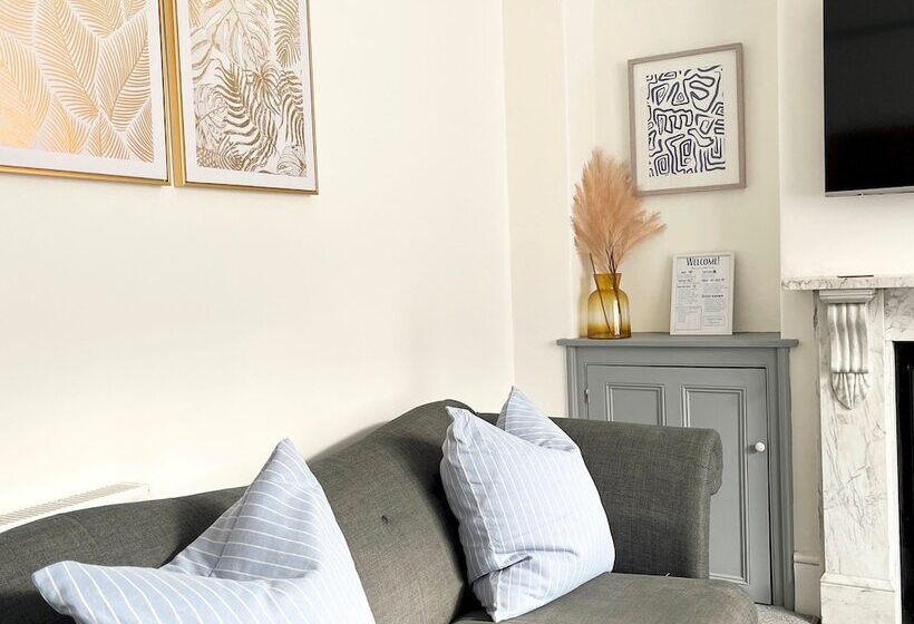 Spacious Home Near Seafront & Train Station 5 Bed Sleeps 10 Central Penzance