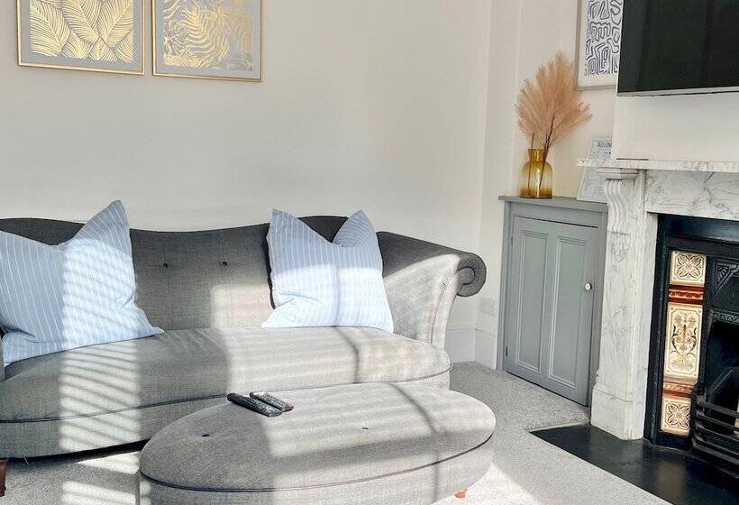 Spacious Home Near Seafront & Train Station 5 Bed Sleeps 10 Central Penzance