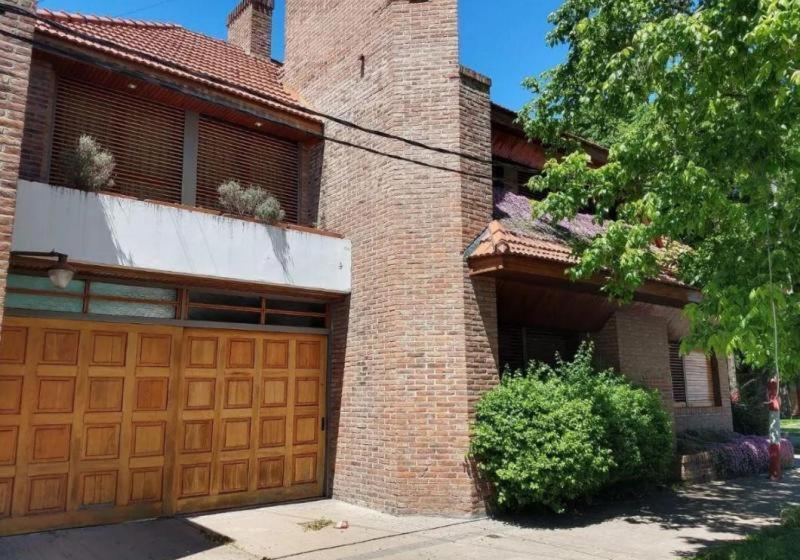 Amazing Villa With Swimming Pool, 50 Mins From Bue