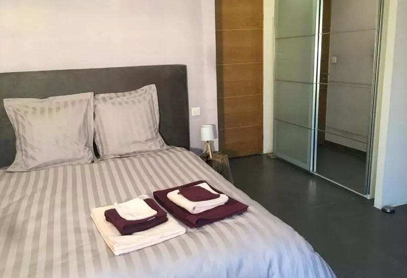 Aamiaismajoitus (B&B) Belle Chambre Avec Vue Dans Maison D Architecte