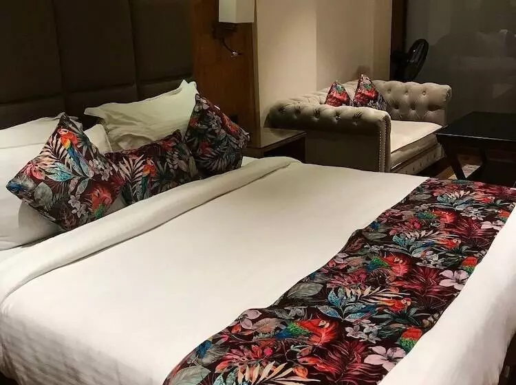 ホテル Clarks Inn Express Ludhiana