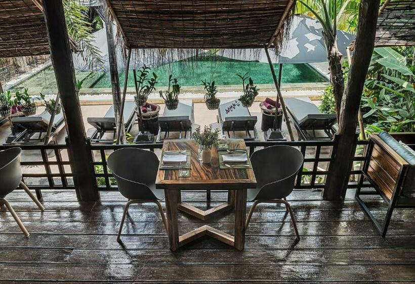 هتل La Bastide De Caro