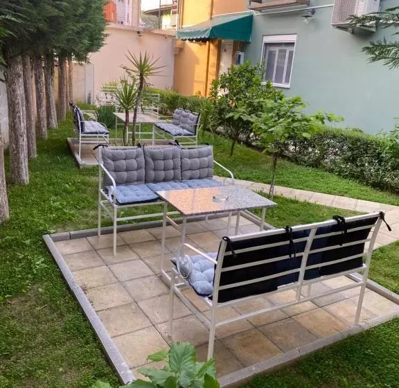 ペンション Vila Ajdinaj