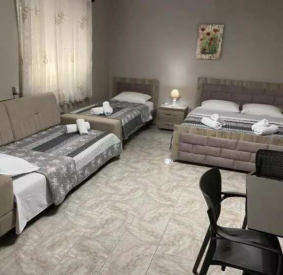 ペンション Vila Ajdinaj