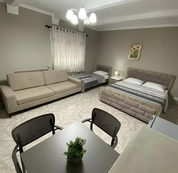 ペンション Vila Ajdinaj