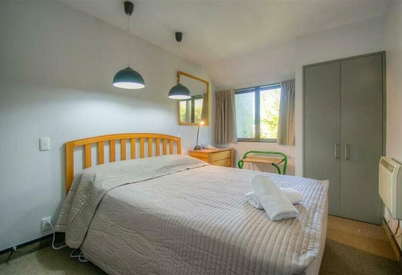 Lodges 10   Short Walk To Town