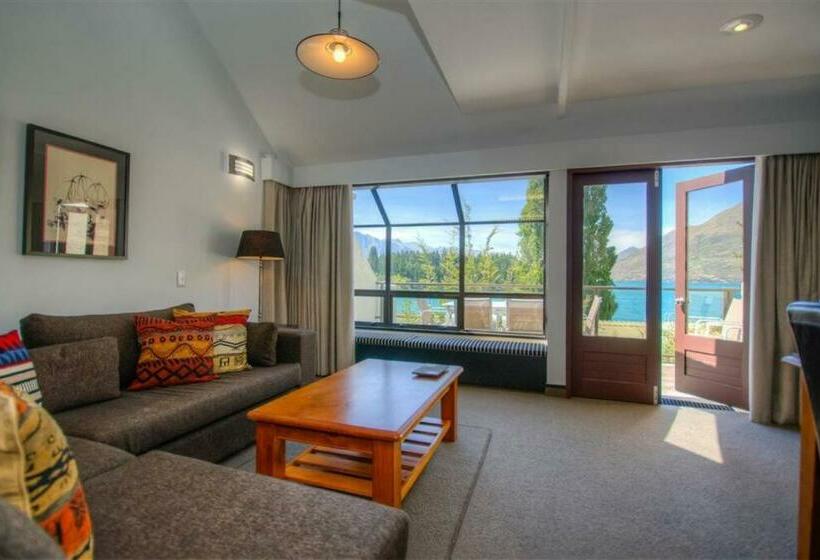 Lodges 10   Short Walk To Town