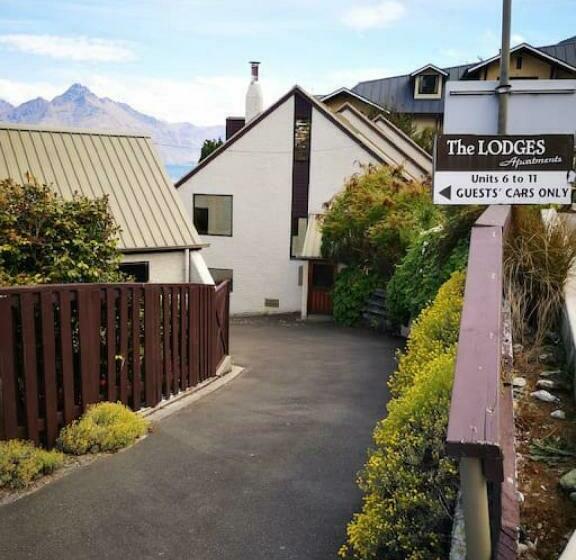 Lodges 10   Short Walk To Town