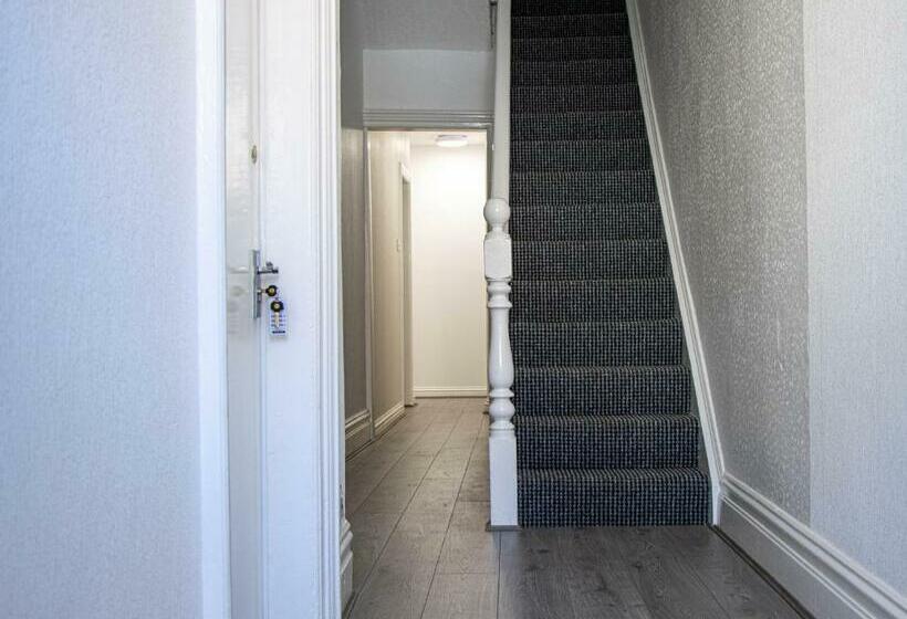 بنسيون 33 Turner Street