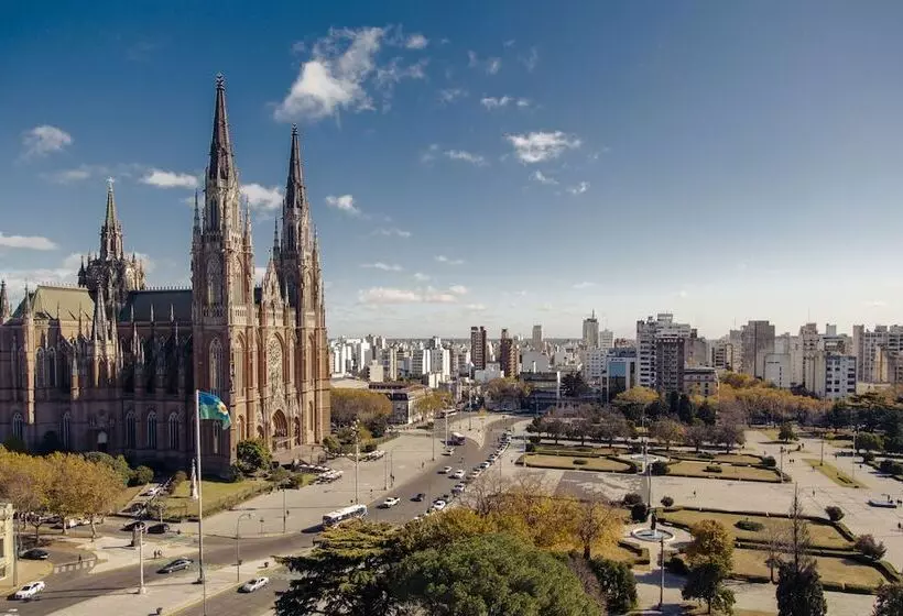 Hotelli Dazzler By Wyndham La Plata