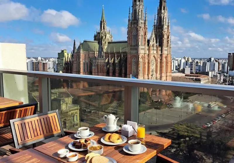 Hotelli Dazzler By Wyndham La Plata