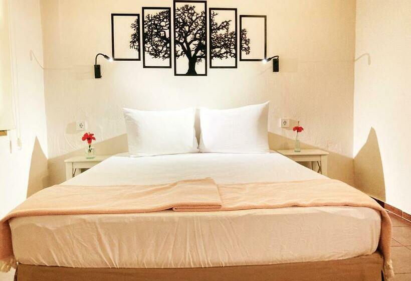 Hotel Maki Inn çıralı