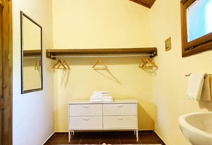 Hotel Maki Inn çıralı