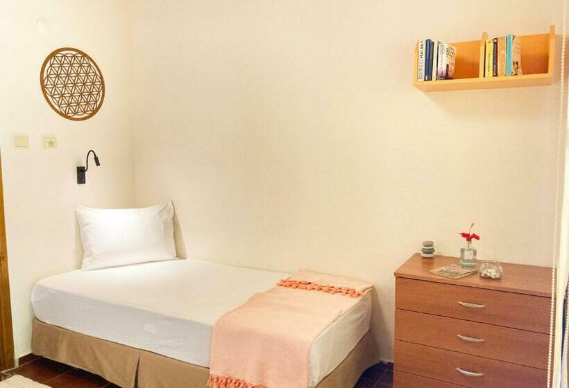 Hotel Maki Inn çıralı