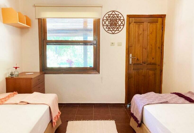 Hotel Maki Inn çıralı