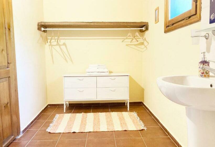 Hotel Maki Inn çıralı