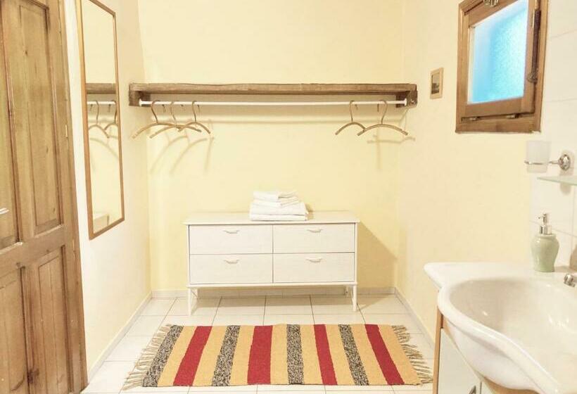 Hotel Maki Inn çıralı