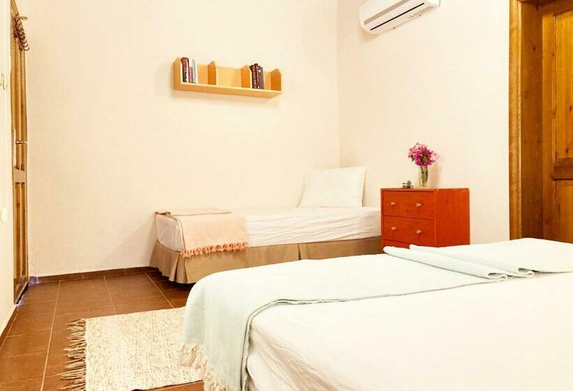 Hotel Maki Inn çıralı