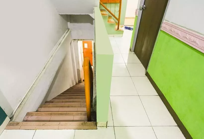 ホテル Spot On 91344 Wr House Syariah Batam