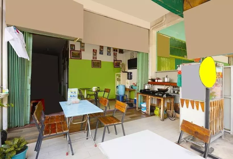 ホテル Spot On 91344 Wr House Syariah Batam