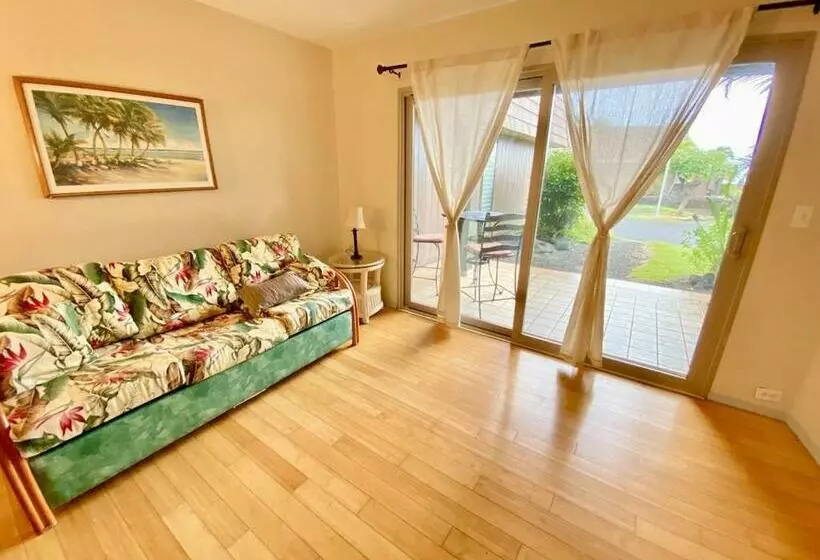 Black Sands Beach Condo With Full Kitchen