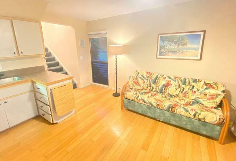 Black Sands Beach Condo With Full Kitchen