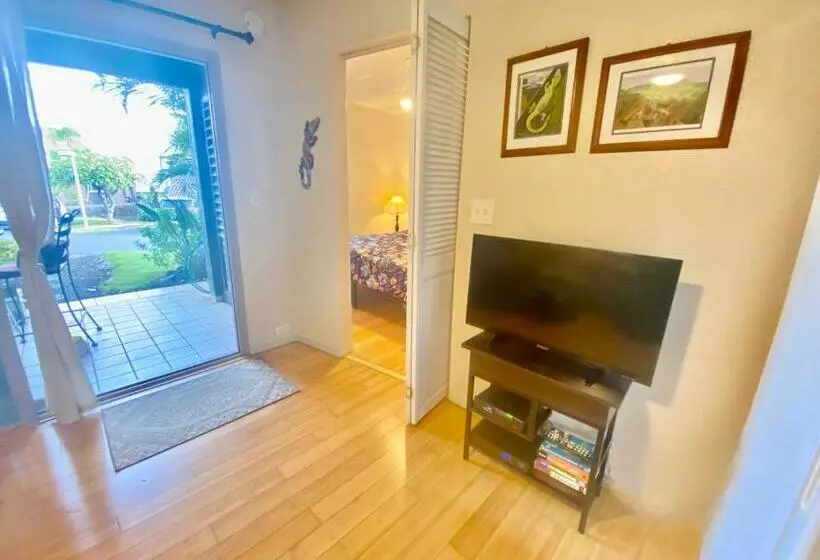 Black Sands Beach Condo With Full Kitchen