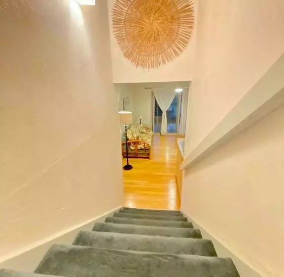 Black Sands Beach Condo With Full Kitchen