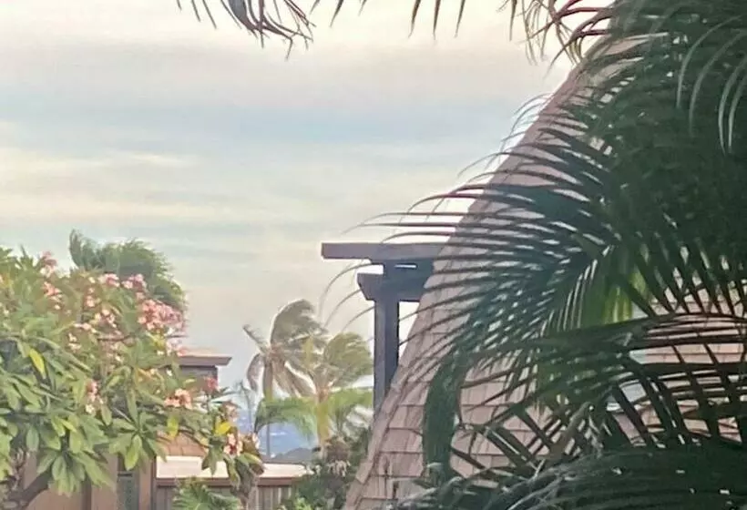 Black Sands Beach Condo With Full Kitchen