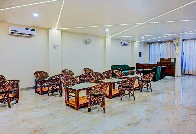 فندق Capital O 89300 Vansh International