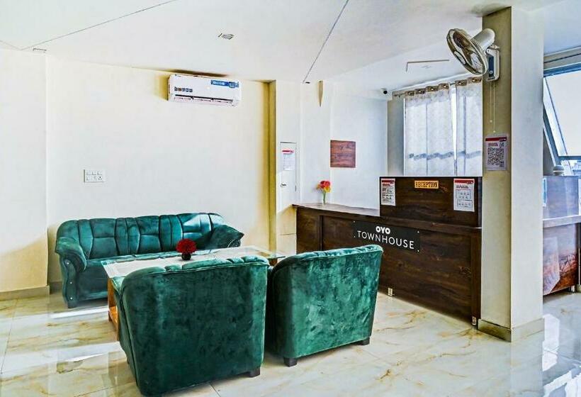 فندق Capital O 89300 Vansh International