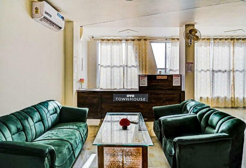 فندق Capital O 89300 Vansh International