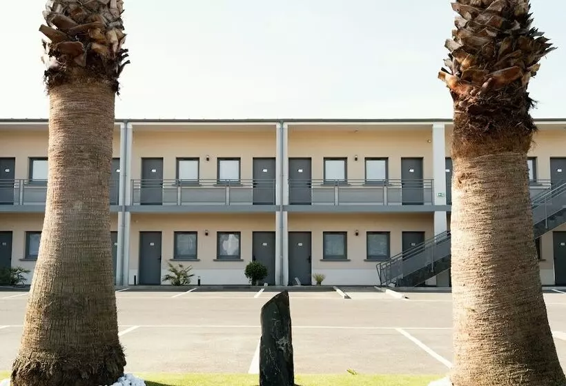 Hotelli Cottages De France Cdg