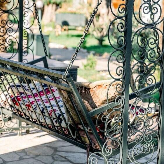 مبيت وإفطار Serender Bungalov