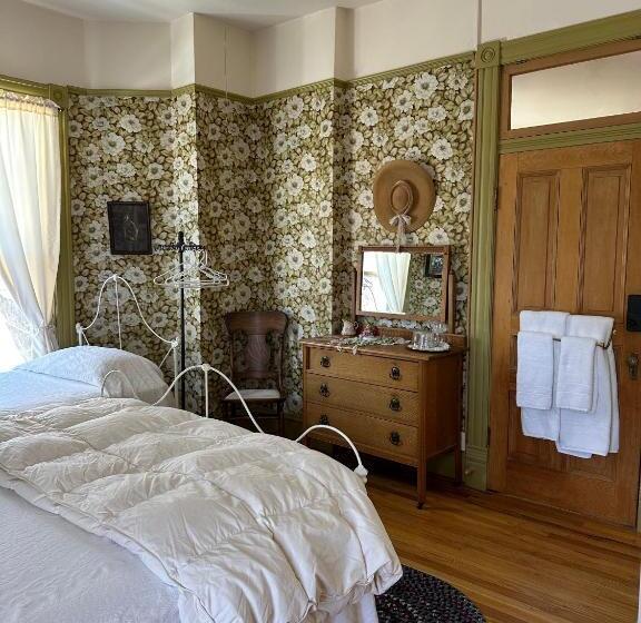 Gable House Bed And Breakfast Inn