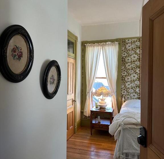 Gable House Bed And Breakfast Inn