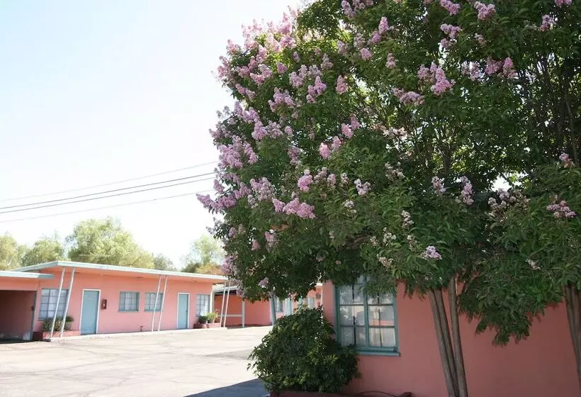 The New Star Motel   1950s Extended Stay Lodging And Retreat Center