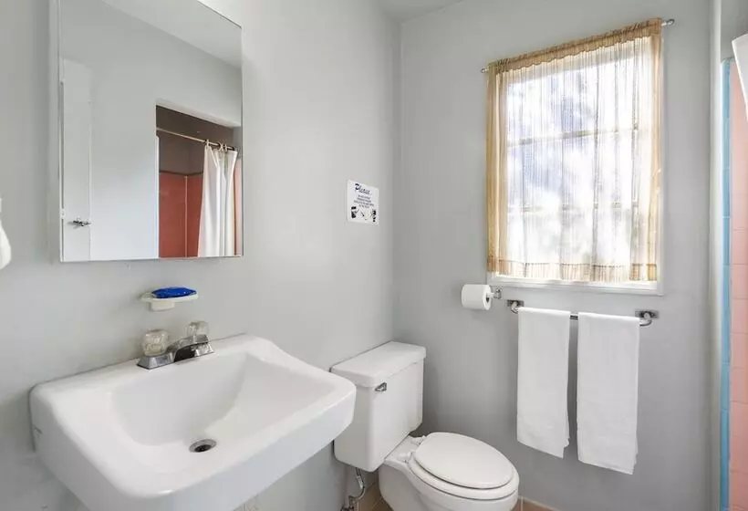 The New Star Motel   1950s Extended Stay Lodging And Retreat Center