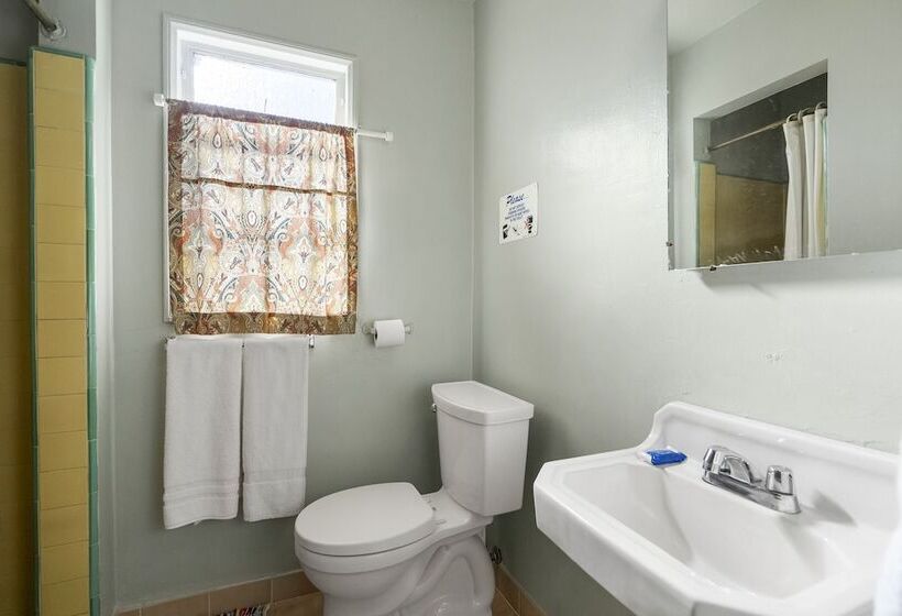 The New Star Motel   1950s Extended Stay Lodging And Retreat Center