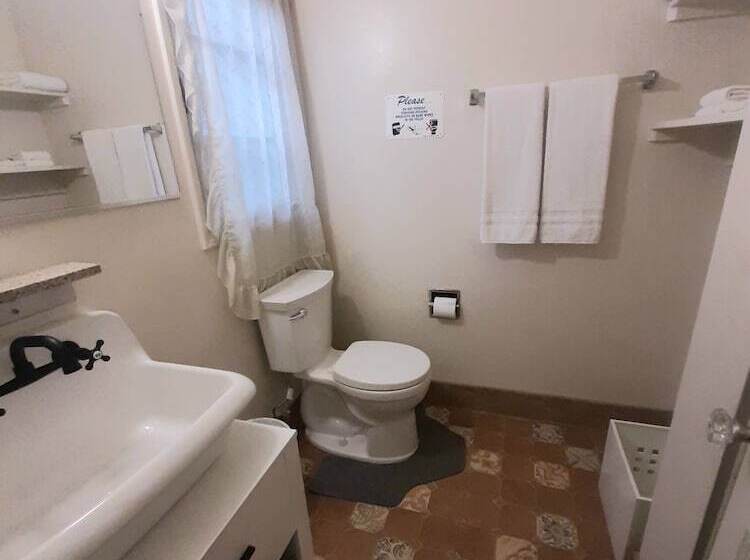 The New Star Motel   1950s Extended Stay Lodging And Retreat Center