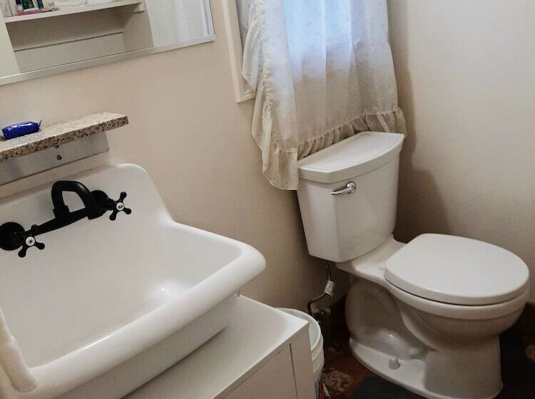 The New Star Motel   1950s Extended Stay Lodging And Retreat Center