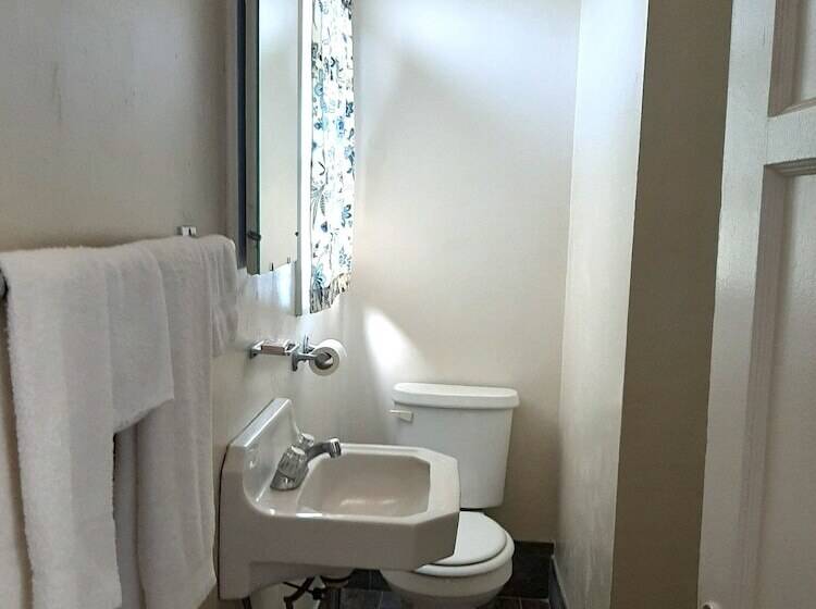 The New Star Motel   1950s Extended Stay Lodging And Retreat Center