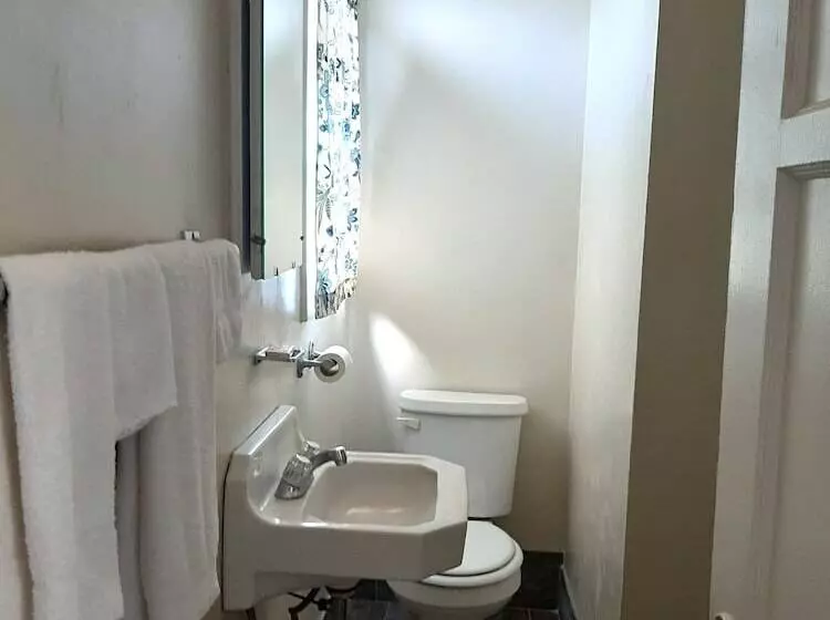 The New Star Motel   1950s Extended Stay Lodging And Retreat Center