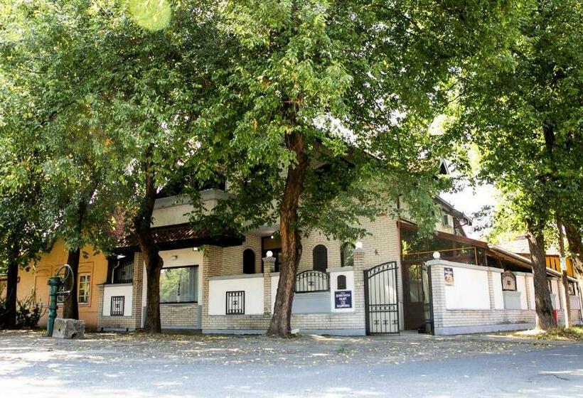 تختخواب و صبحانه Vila Mila