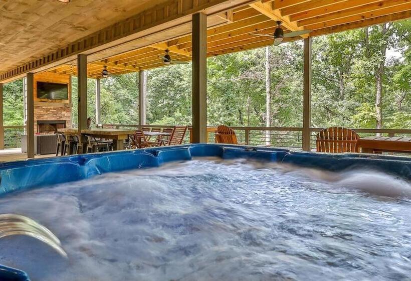 New Modern Cabin! 2 Large Decks, Hot Tub, Sleeps 8