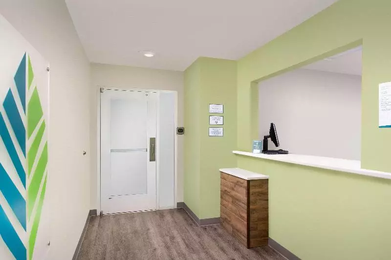 هتل Woodspring Suites Huntsville/ Madison