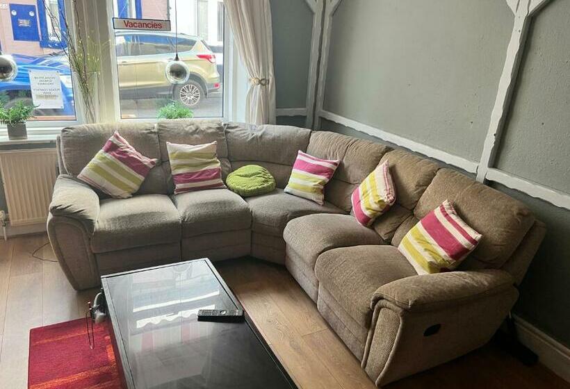 Pensão Kirkstead Guesthouse, Pet Friendly Rooms Available, Everyone Welcome