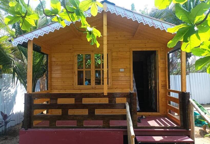منتجع Happy Shack Beach And Wooden Huts