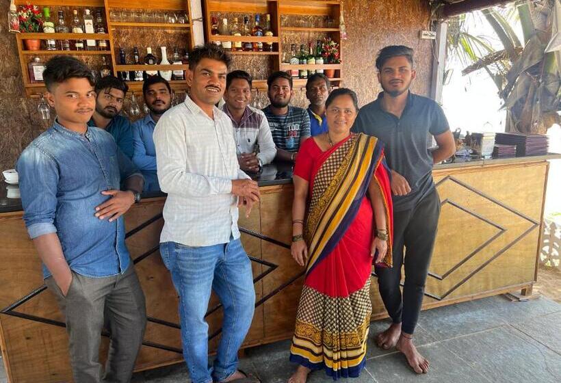 منتجع Happy Shack Beach And Wooden Huts